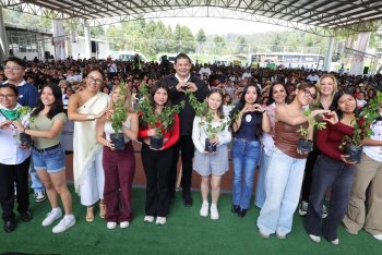 Gobernador de Puebla entrega 31 apoyos de Obra Comunitaria en Teziutlán
