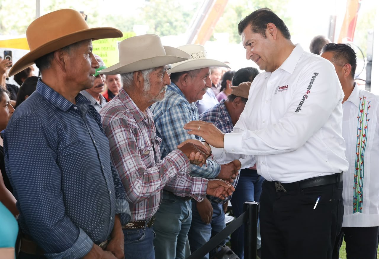 Puebla proyecta 4 mil equipos agrícolas para 2030 y anuncia obras carreteras en Xiutetelco