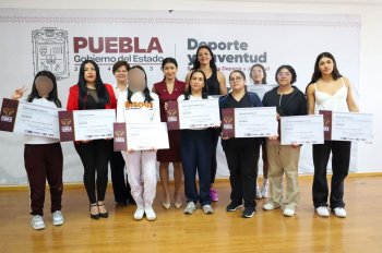 13 mujeres de Puebla reciben apoyos económicos para impulsar su desarrollo