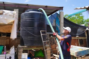 Distribuyen miles de litros de agua en municipios de la zona metropolitana de Oaxaca