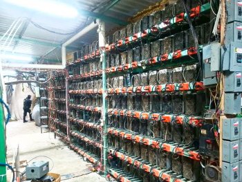 Aseguran en Puebla inmueble con 300 equipos para minería de criptomonedas