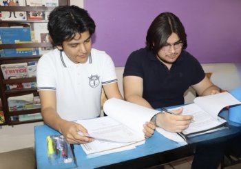 Docentes de Baja California Sur participan en consulta de la SEP sobre uso de celulares
