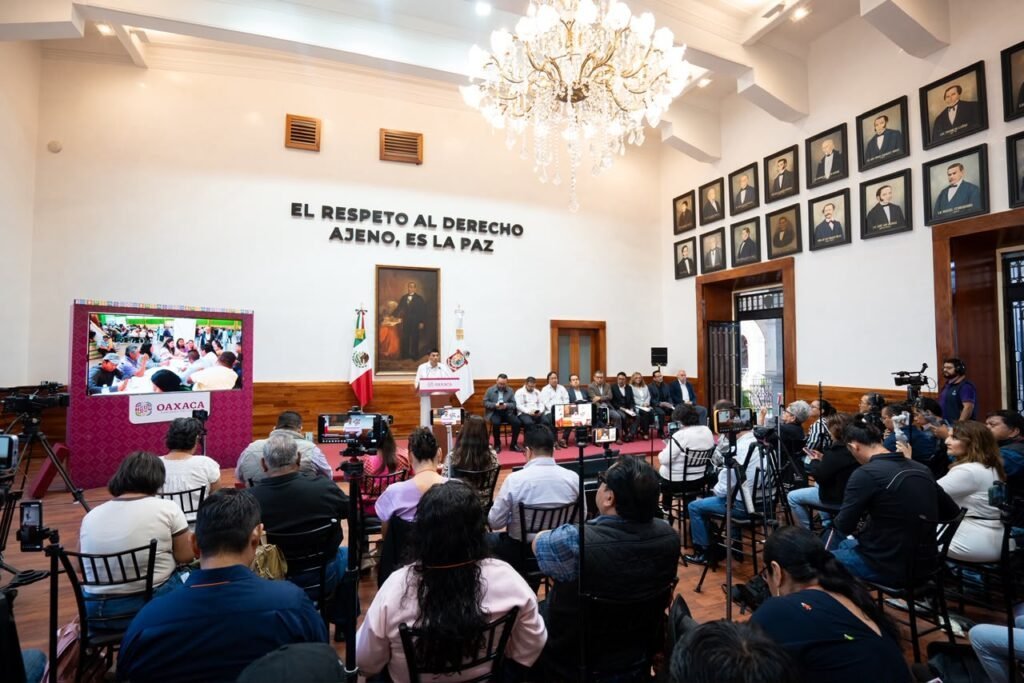 Nueva Constitución de Oaxaca se construyó con participación de más de 10 mil personas