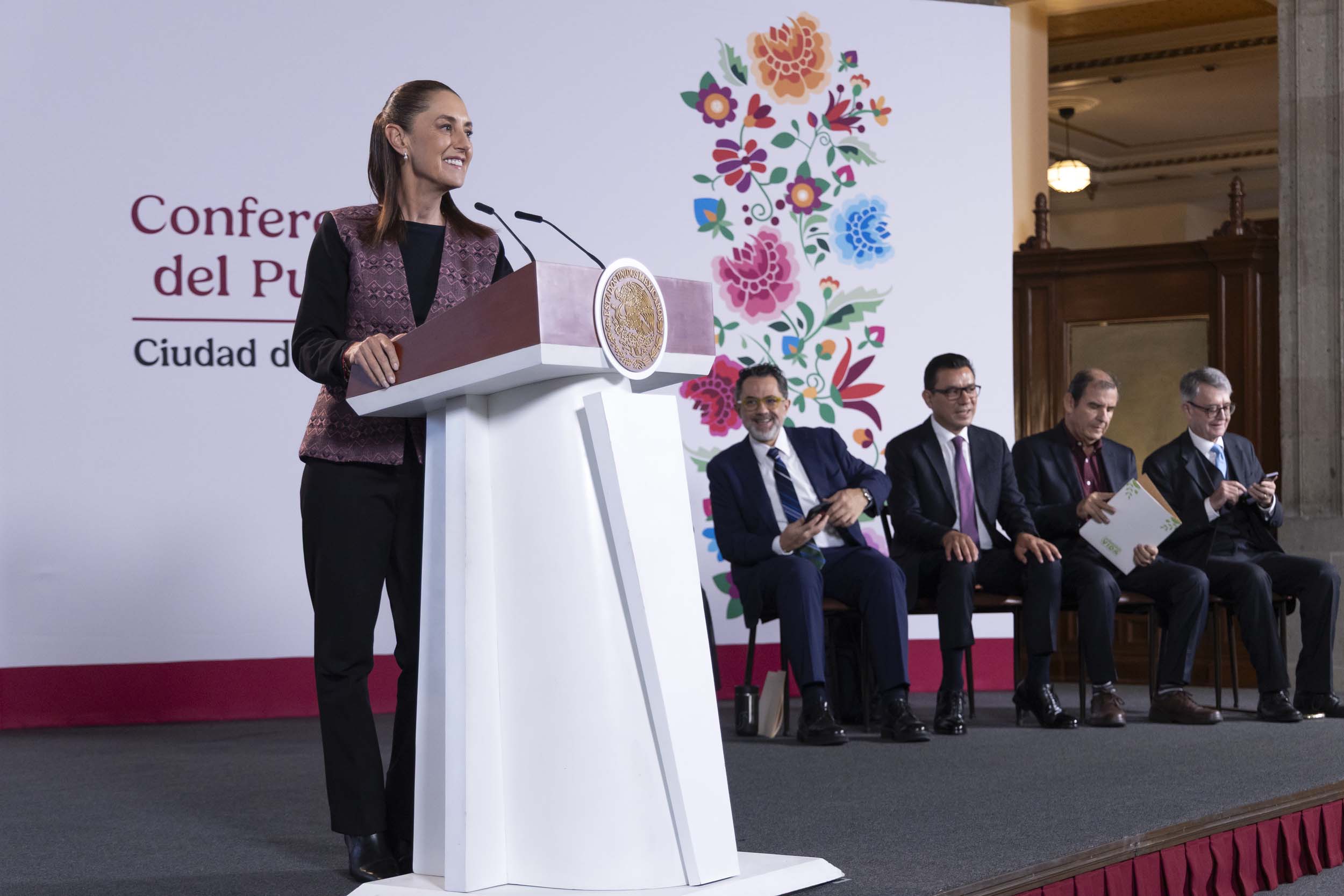 Sheinbaum anticipa combate a evasión y cambios financieros en Paquete Económico 2027