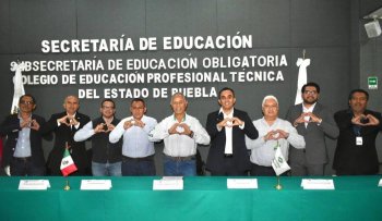 Conalep Puebla firma convenios con universidad y caja para impulsar prácticas