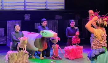 Cornelia, corazón de atún: obra de títeres y clown sobre empatía animal en el Teatro El