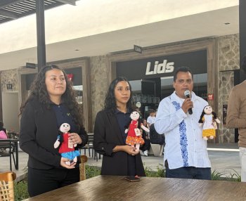 Estudiantes de UT San Juan crean identidad de marca de la muñeca artesanal 'Pinali'