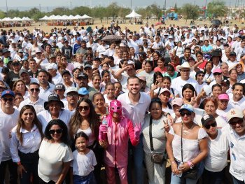 Miles de personas asisten a la Caminata de la Participación 2026 en el Parque Libertad