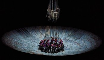 Omphalos: la obra de danza que desafía la gravedad regresa al Cenart