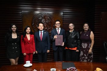 Entregan Quinto Informe de David Monreal a la LXV Legislatura de Zacatecas