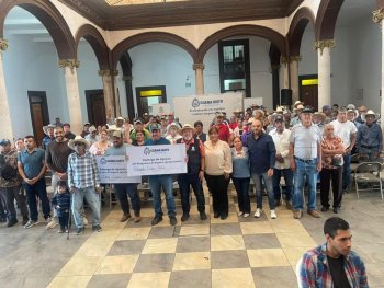 Entregan apoyos por 403 mil pesos a 93 productores de Moroleón afectados por inundaciones