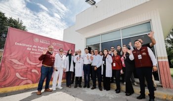 ISSSTE abre 10 consultorios en la periferia de Puebla y entrega 80 credenciales a