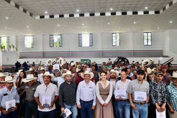 SEDEA entrega 33 toneladas de semilla forrajera a 556 productores de la Sierra Gorda