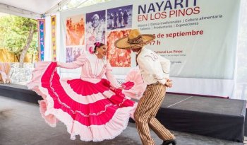 Nayarit llega a Los Pinos con artesanos, cocineras y artistas