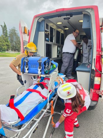Trasladan en ambulancia aérea a menor de 13 años de Huauchinango a Puebla