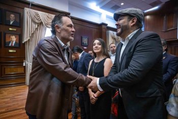 Toma protesta Kuri a comités de la asociación de egresados ADN UAQ