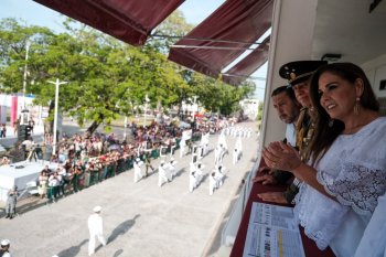Desfile cívico-militar en Chetumal reúne a más de 7 mil 500 participantes
