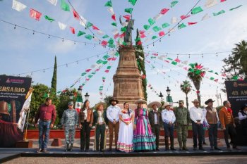 Libia Dennise encabeza el Grito de Independencia en Dolores Hidalgo