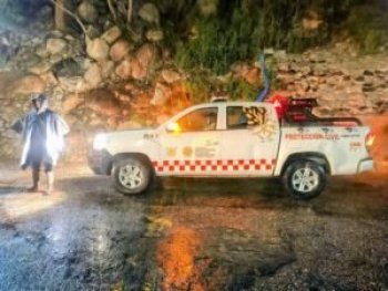 Protección Civil de Guerrero se despliega en Acapulco por fuertes lluvias