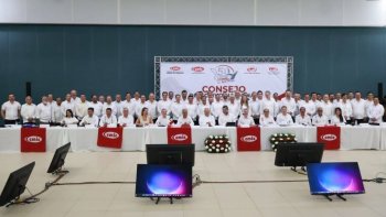 Gobernador de BCS acude a sesión nacional de la CMIC en La Paz