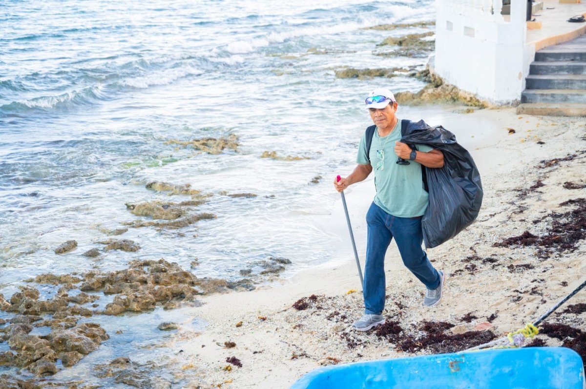 Retiran 96 kilos de residuos del malecón de Cozumel en limpieza internacional de playas