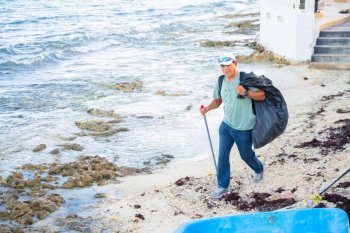 Retiran 96 kilos de residuos del malecón de Cozumel en limpieza internacional de playas