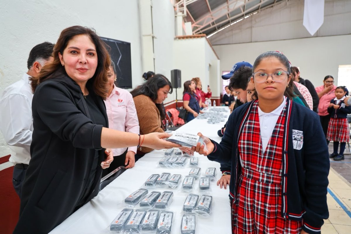 SEDIF entrega 350 lentes a niñas y niños de Morelos, Zacatecas