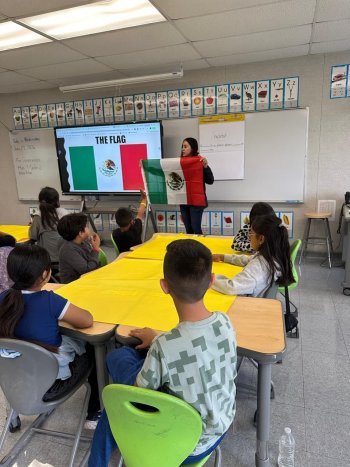 Docente de Cobaez da clases en California dentro del Intercambio México-California 2026