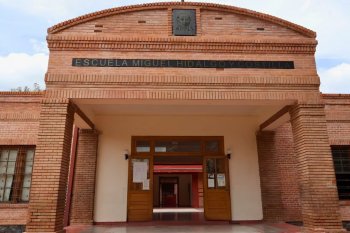 Escuela Centenario resguarda 1,431 libros; el más antiguo es de 1633