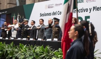 SEP prohíbe celulares en escuelas y llama a reforzar el deporte