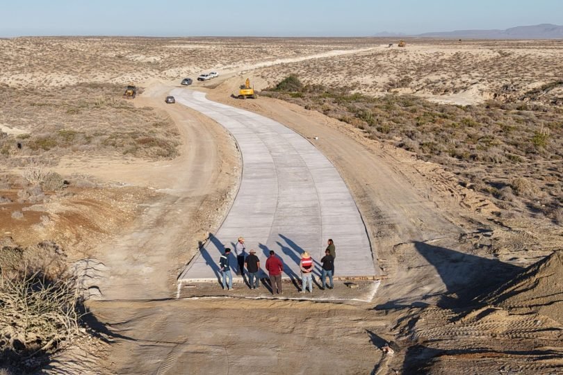 Camino Bahía Asunción-Punta Prieta en Mulegé registra 40% de avance; SEPUIMM pavimentará 3.5 km