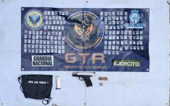 Detienen a hombre con arma 9 mm y 148 bolsas de cristal en Parques La Noria