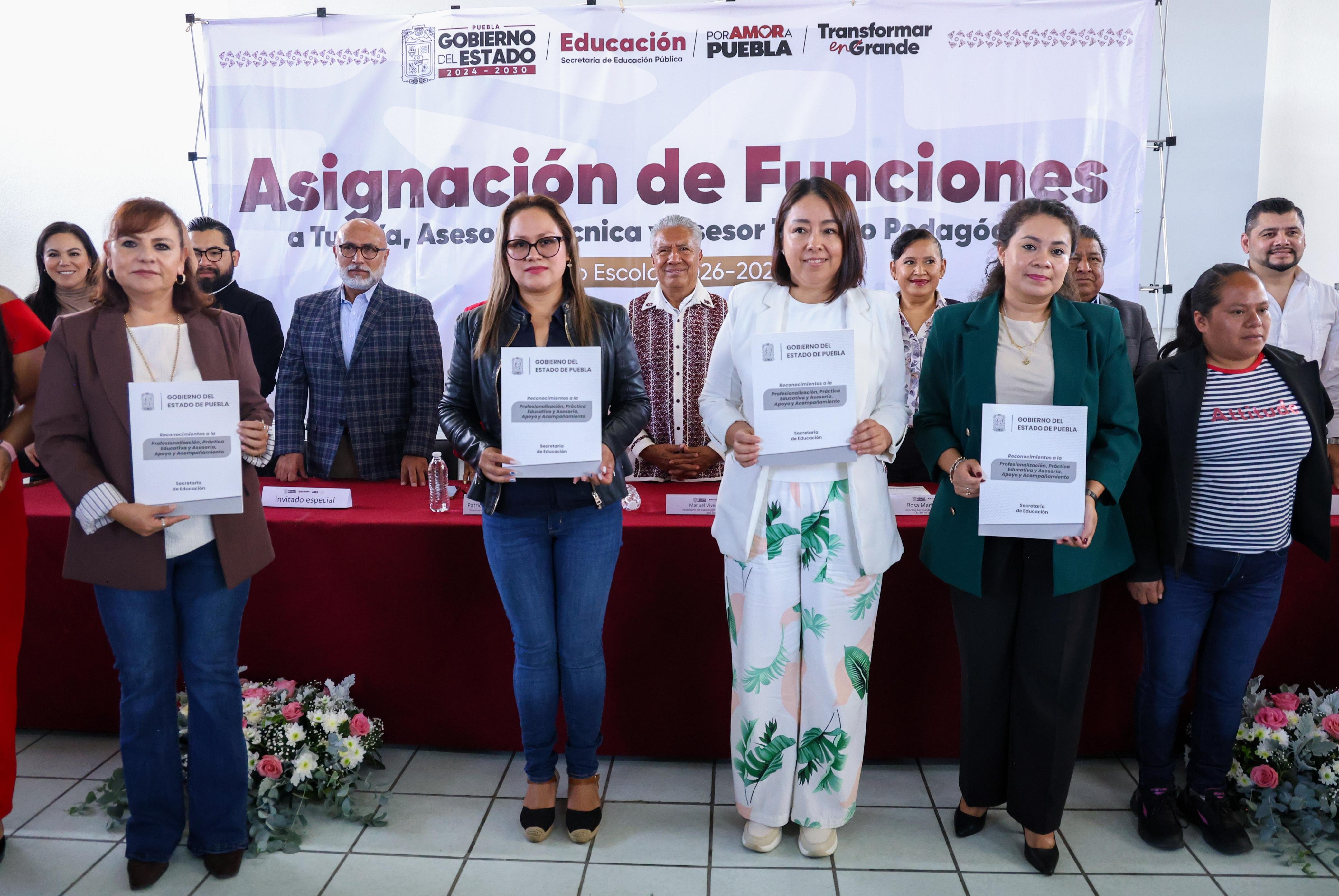 Entregan 170 constancias a docentes tutores y asesores técnicos en Puebla