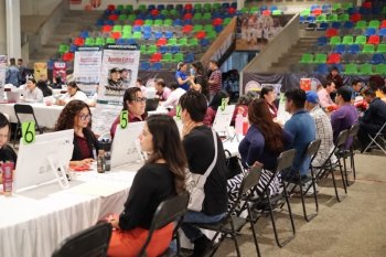 Feria Nacional de Empleo en La Paz reúne a más de 50 empresas y ofrece 500 vacantes