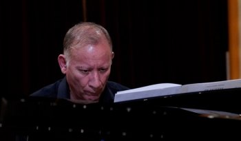 Claudio Herrera celebra 50 años de trayectoria con recital en el Museo José Luis Cuevas