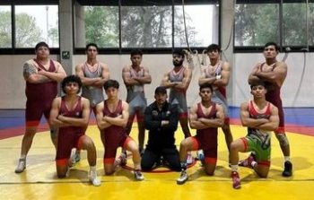 CONADE entrega material deportivo a seleccionados de luchas asociadas en el CNAR