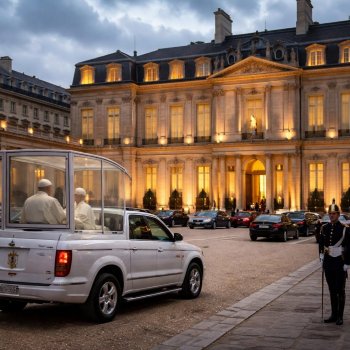Papa León XIV inicia gira por Francia; Macron lo recibe en París y el Pontífice alerta sobre la IA