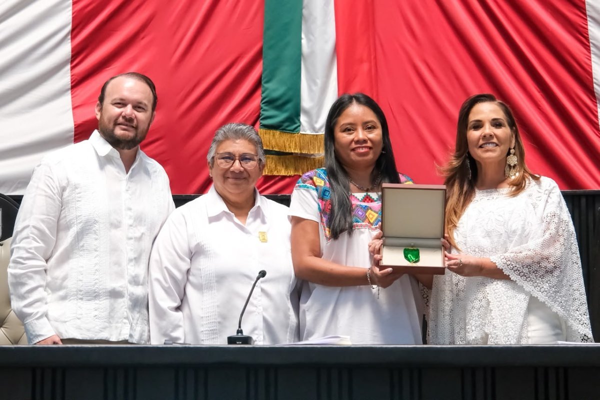 Entregan a Deira Patricia Jiménez Balam la Medalla al Mérito Mujer Indígena Maya en Quintana Roo