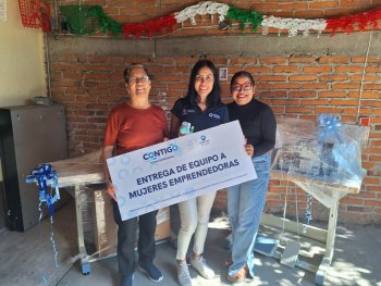 Entregan equipo para autoempleo a 247 emprendedoras en Querétaro; inversión de 3.7 mdp