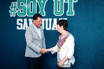 UT San Juan recibe a voluntaria de Peace Corps para reforzar enseñanza del inglés