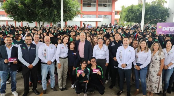 Entregan chips D4TA a mil 90 estudiantes de Cecytem en Morelia; suman casi 20 mil registros