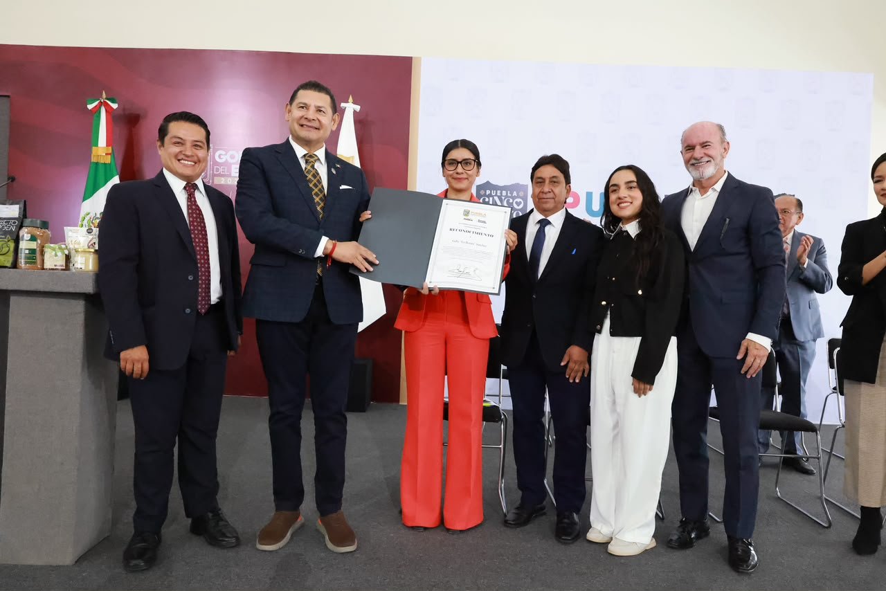Gaby "La Bonita" Sánchez deja la Secretaría de Deporte de Puebla para preparar sus próximas peleas