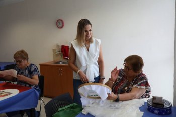 Car Herrera de Kuri visita el centro Plan Vida, donde se atienden mil 500 adultos mayores
