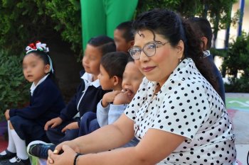 Reconocen a la maestra Norma Andrea Rodríguez Sánchez por su trayectoria en preescolar en Guanajuato