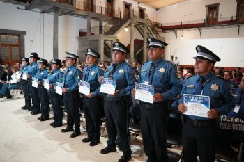 Zacatlán recibe 100 constancias turísticas y Distintivo Platino para el municipio y un hotel