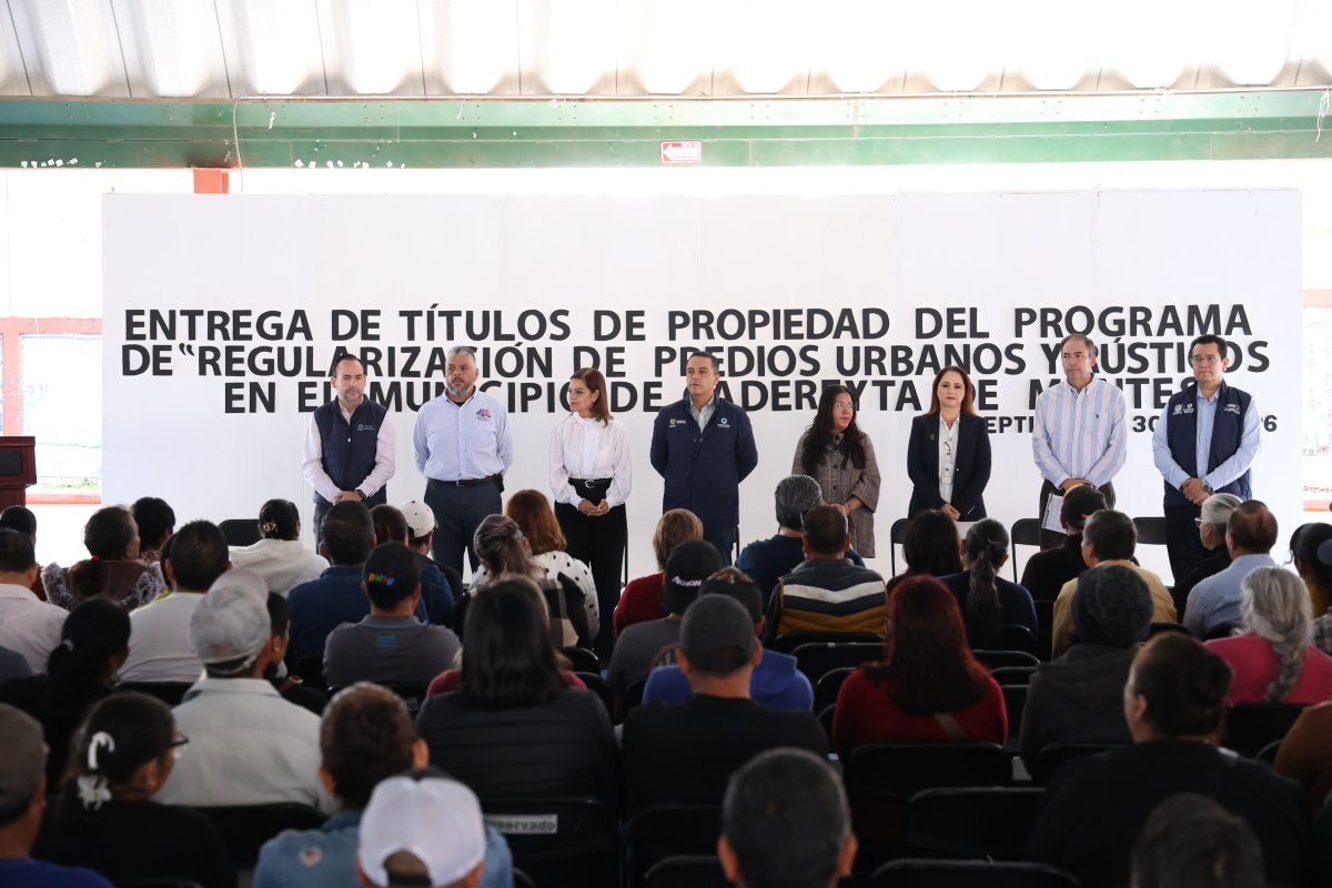 Entregan 134 títulos de propiedad a familias de Cadereyta de Montes