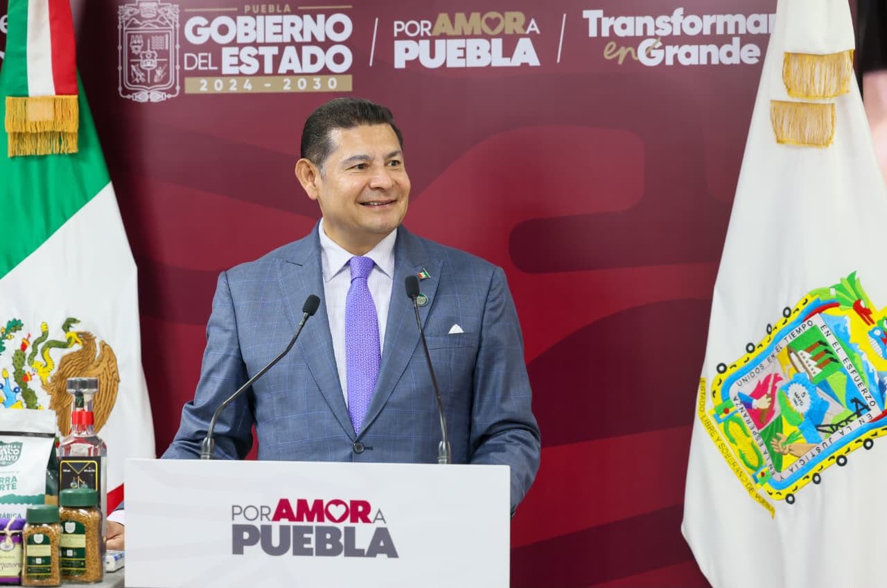 Puebla suma 206 contrataciones y mil 75 consultorios del Servicio Universal de Salud