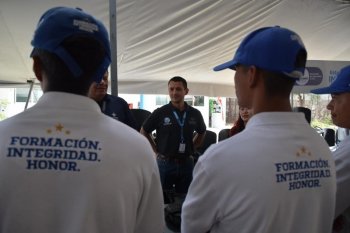 Feria de Proximidad Social en León acerca a estudiantes a vocaciones en seguridad