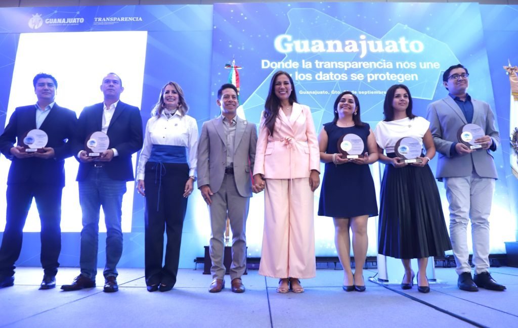 DIF Estatal de Guanajuato recibe reconocimiento por el recetario Superlunches