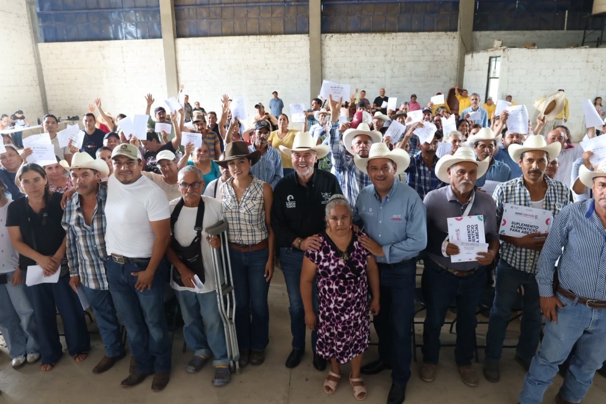 SEDEA entrega 11.5 toneladas de suplemento alimenticio a 70 apicultores de la Sierra Gorda de Querétaro